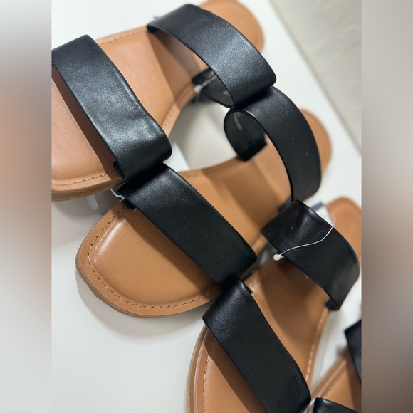 NWT Women's Dora Footbed Sandals - Universal
ThreadBlack - Picture 5 of 7